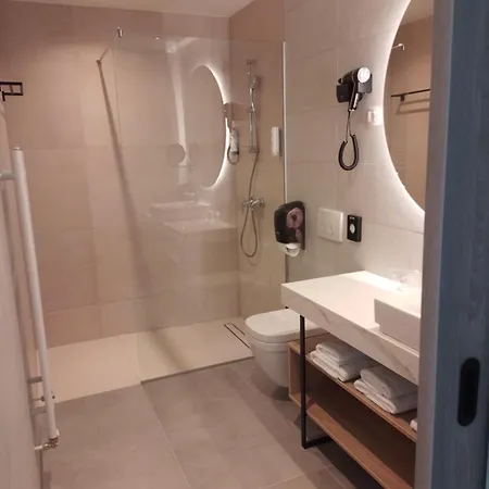 Diplomat Hotel 4*